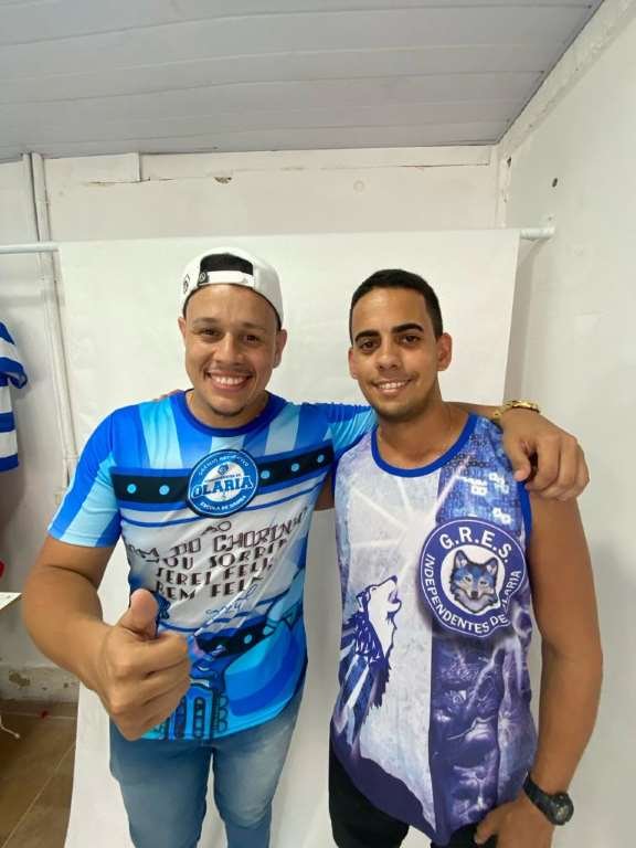 Juan-Briggs-e-Presidente-Brenno-Araujo-21 Juan Briggs é o novo intérprete da Independentes de Olaria