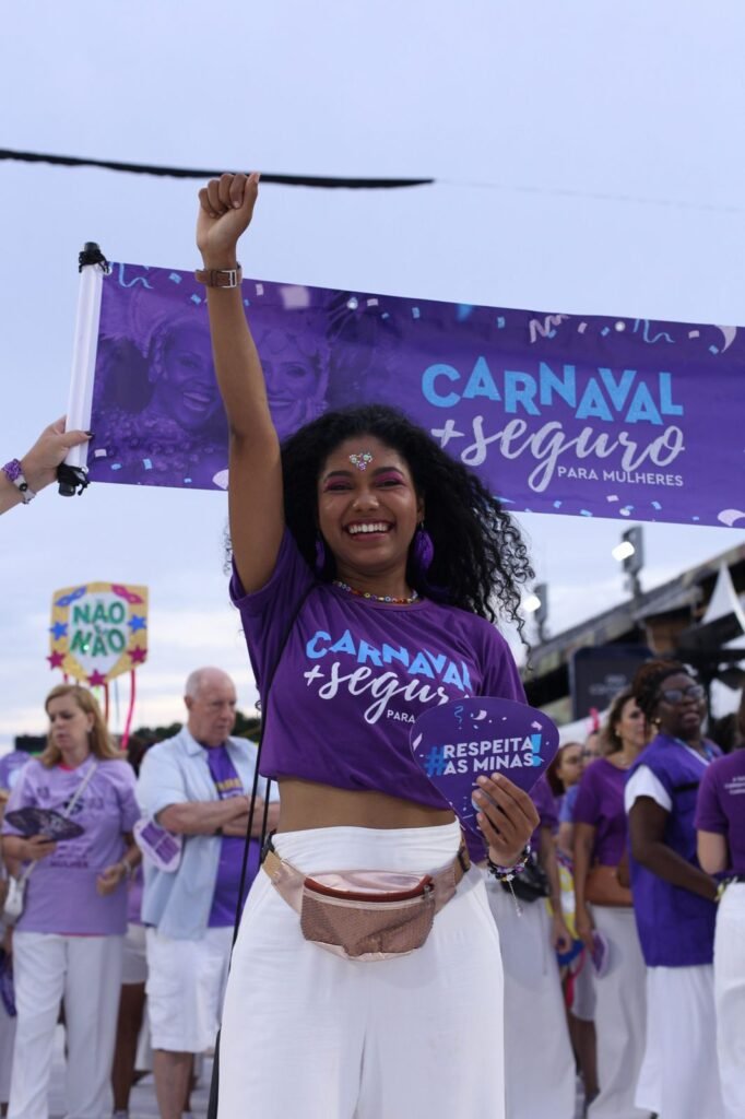 WhatsApp-Image-2024-02-04-at-13.59.38-1-682x1024 Secretaria da Mulher participa da lavagem na Sapucaí