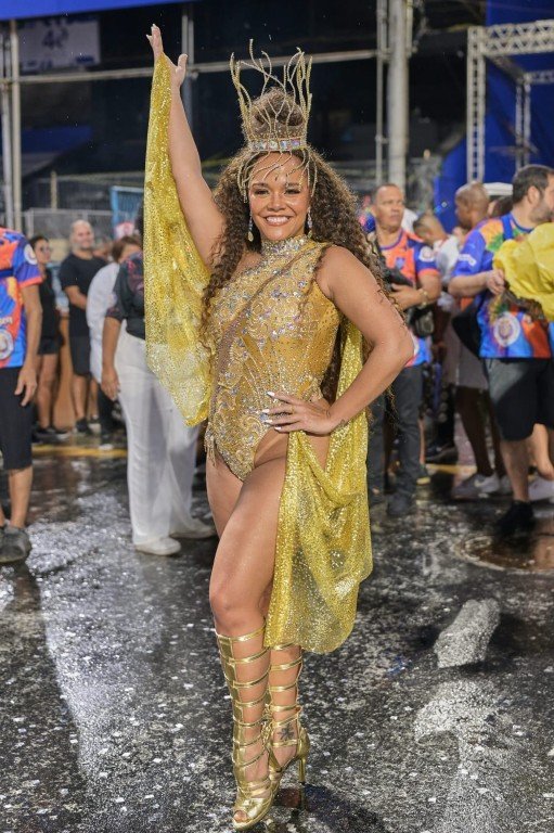 Ale-Jansen-Fotos-S1-Fotografia-2 Madrinha da Em Cima da Hora inicia preparativos com fantasia do carnaval 2025