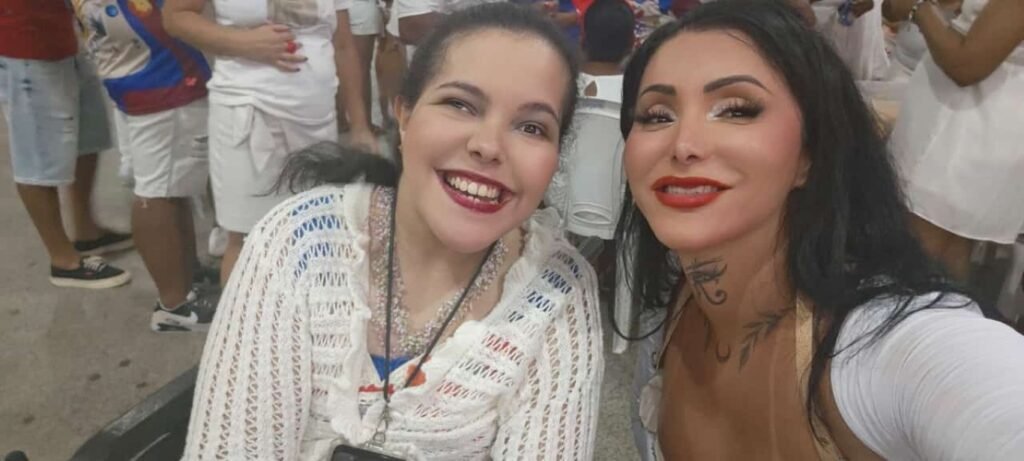 Amanda-Fernandes-Uniao-da-Ilha-Divulgacao-Gardel-Assessoria-4-1024x461 Musa da União da Ilha, Amanda Fernandes confraterniza com a escola em noite especial