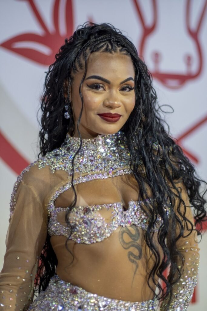 ANDRESSA-FEIJOADA-PORTELA-1_18-683x1024 Rainha de Bateria da Unidos de Padre Miguel lança projeto "Sambando com a Rainha"