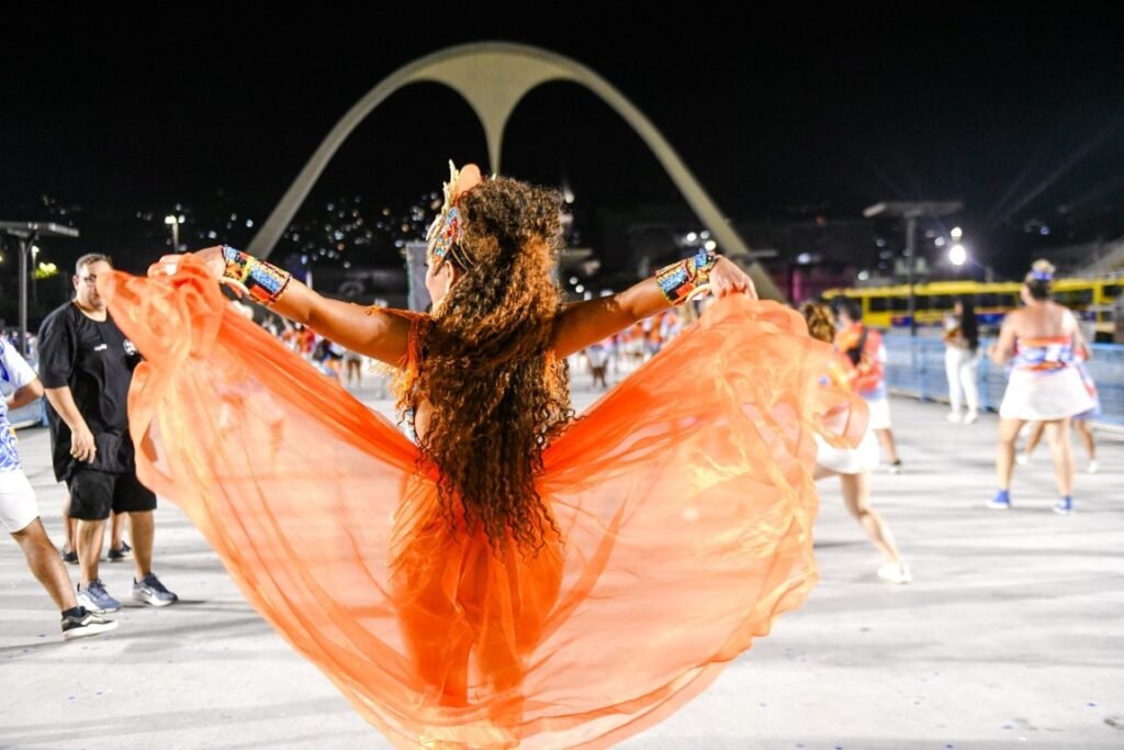 Ale-Jansen-Foto-S1-Fotografia-Divulgacao-Gardel-Assessoria-1-1024x683 Ale Jansen estreia como Madrinha da Em Cima da Hora na Marquês de Sapucaí