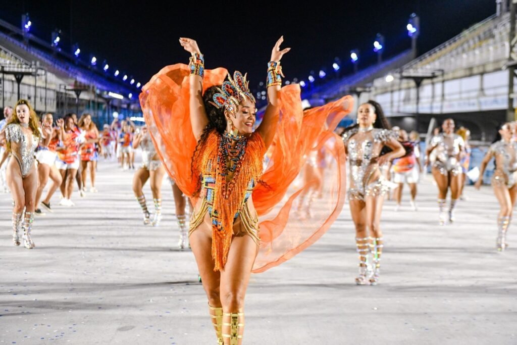 Ale-Jansen-Foto-S1-Fotografia-Divulgacao-Gardel-Assessoria-3-1024x683 Ale Jansen estreia como Madrinha da Em Cima da Hora na Marquês de Sapucaí