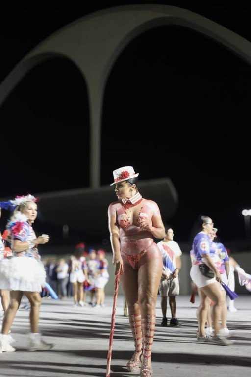 Amanda-Fernandes-Foto-Reis-e-Rainha-Divulgacao-Gardel-Assessoria-10 Amanda Fernandes encarna Maria Navalha para ensaio técnico da União da Ilha