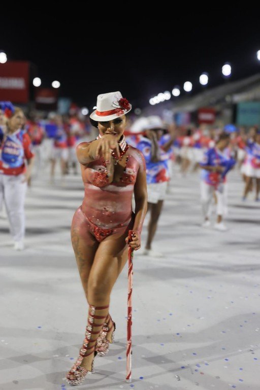 Amanda-Fernandes-Foto-Reis-e-Rainha-Divulgacao-Gardel-Assessoria-2 Amanda Fernandes encarna Maria Navalha para ensaio técnico da União da Ilha
