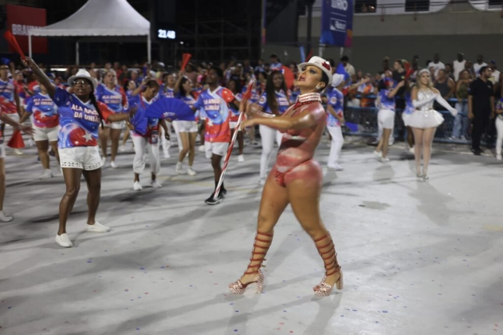 Amanda-Fernandes-Foto-Reis-e-Rainha-Divulgacao-Gardel-Assessoria-4-1024x683 Amanda Fernandes encarna Maria Navalha para ensaio técnico da União da Ilha