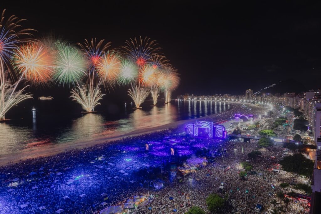 Fogos-marcam-o-inicio-de-2025-no-Palco-Rio_Foto_Gabriel_Monteiro_Riotur-1-1024x683 Réveillon 2025 no Rio reúne mais de cinco milhões de pessoas pela cidade