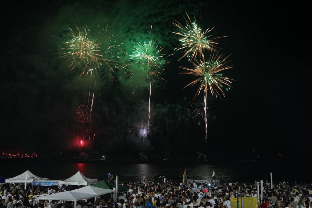 Fogos-no-Palco-Flamengo.-Foto-LUCIOLA-VILELA_RIOTUR-1024x683 Réveillon 2025 no Rio reúne mais de cinco milhões de pessoas pela cidade