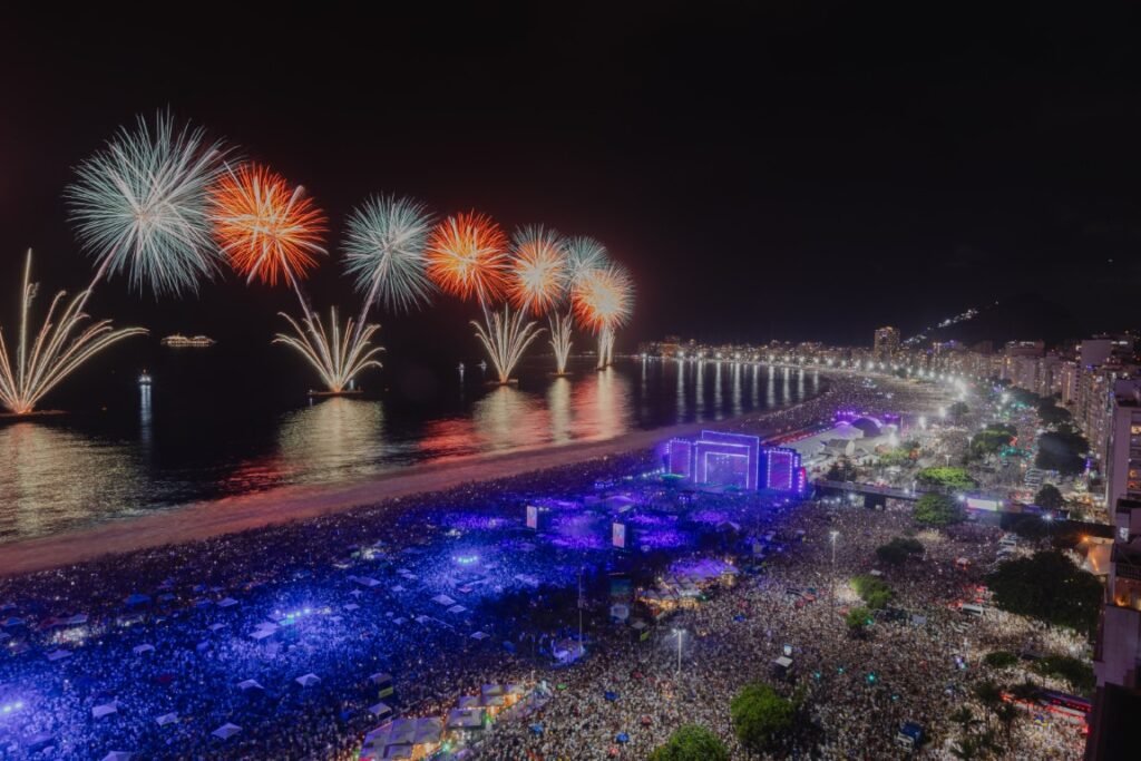 Fogos-no-Palco-Rio_Foto_Gabriel-Monteiro_Riotur2-1024x683 Réveillon 2025 no Rio reúne mais de cinco milhões de pessoas pela cidade