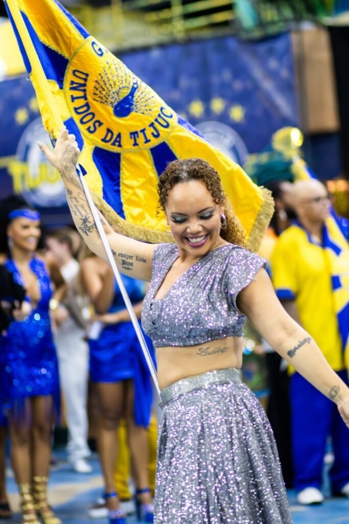 Porta-Bandeira-683x1024 Unidos da Tijuca antecipa horário dos Ensaios Shows que acontecem aos sábados