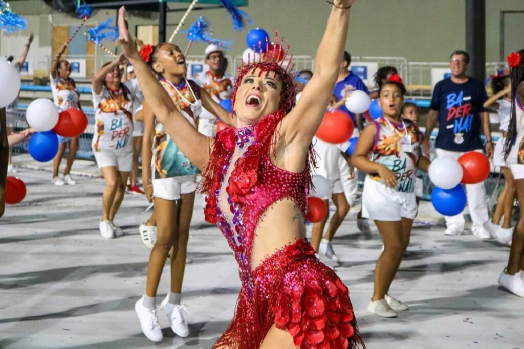 Tatiana-Uniao-da-Ilha-foto-Allan-Duffes-3-1024x683 Tatiana Breia ensaia em dose dupla pela Unidos da Tijuca e União da Ilha na Marquês de Sapucaí