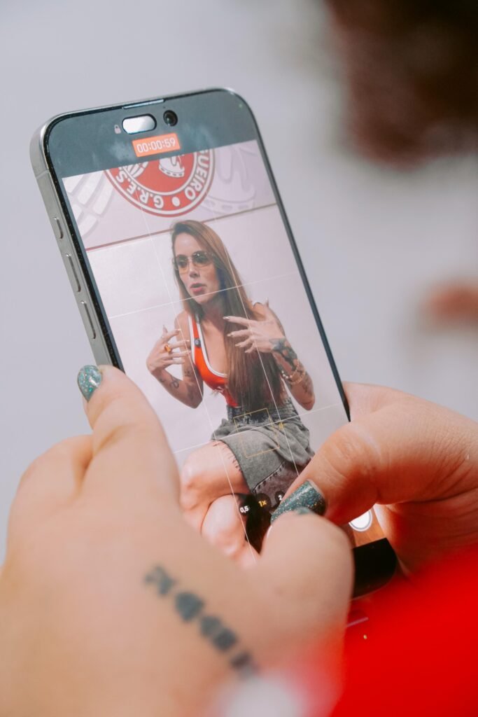 WhatsApp-Image-2025-01-17-at-23.22.34-683x1024 Thaís Vasconcellos e Ferrugem vibram com estreia no Salgueiro: ‘Sonho de menina realizado'