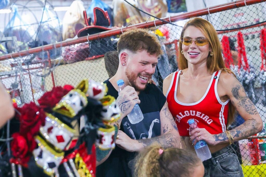 WhatsApp-Image-2025-01-17-at-23.22.35-1024x682 Thaís Vasconcellos e Ferrugem vibram com estreia no Salgueiro: ‘Sonho de menina realizado'