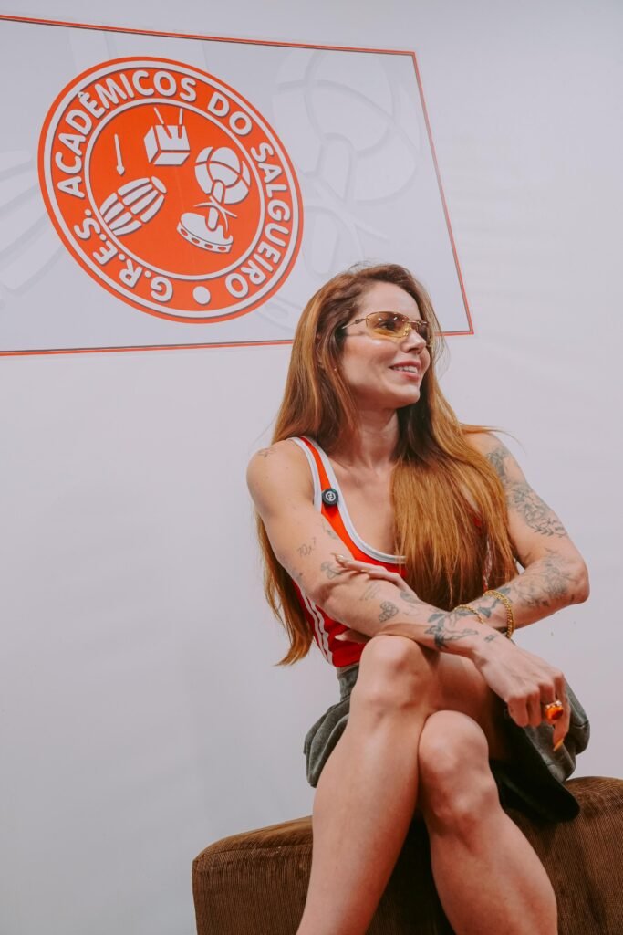 WhatsApp-Image-2025-01-17-at-23.22.36-2-683x1024 Thaís Vasconcellos e Ferrugem vibram com estreia no Salgueiro: ‘Sonho de menina realizado'