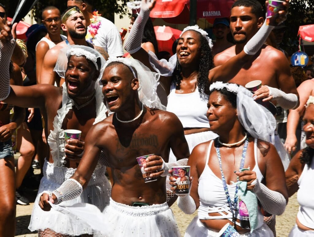 Bloco-Chora-Me-Liga-Alex-Ferro-1-1024x774 Com Chora Me Liga e outros 44 cortejos, fim de semana pré-carnaval leva cerca de 300 mil foliões às ruas da cidade