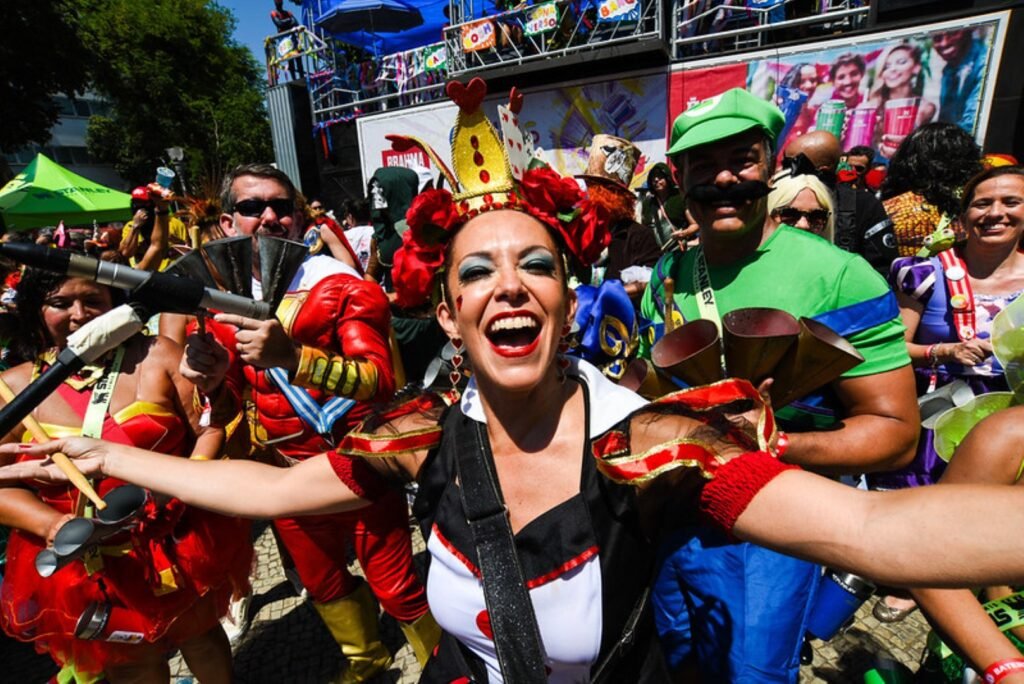 Desliga-da-Justica.-Foto-Alex-Ferro-Riotur-1-1024x684 Com Léo Santana, Bloco da Gold atraiu 200 mil pessoas ao Centro da cidade, abrindo o terceiro final de semana do Carnaval de Rua do Rio