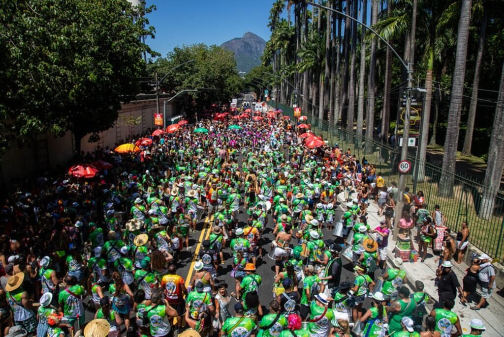 Fotos-Bloco-Me-Esquece-Fernando-Maia-Riotur-1-1024x686 Com Chora Me Liga e outros 44 cortejos, fim de semana pré-carnaval leva cerca de 300 mil foliões às ruas da cidade
