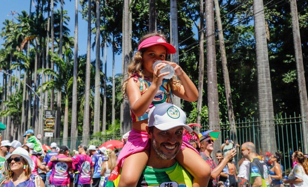 Fotos-Bloco-Me-Esquece-Fernando-Maia-Riotur-2-1-1024x623 Com Chora Me Liga e outros 44 cortejos, fim de semana pré-carnaval leva cerca de 300 mil foliões às ruas da cidade