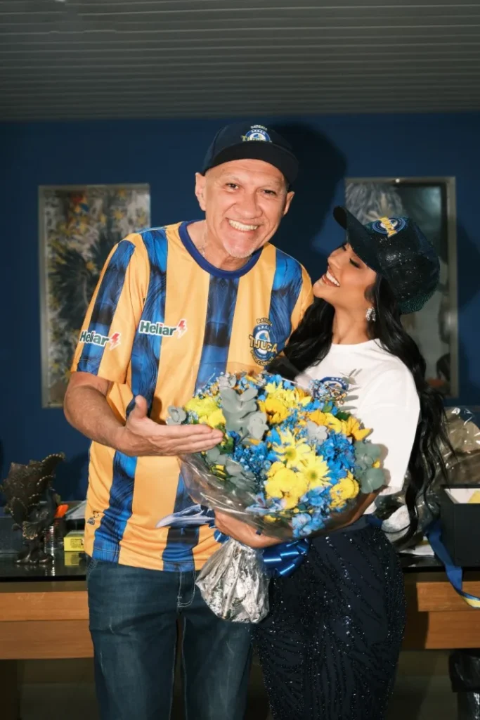 Mileide-Mihaile-e-mestre-Casagrande-683x1024 Mileide Mihaile é a nova rainha de bateria da Unidos da Tijuca