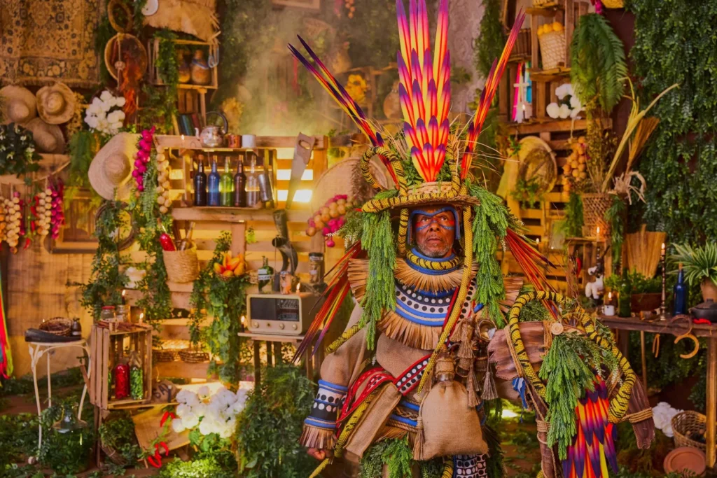 WhatsApp-Image-2025-10-22-at-01.22.52-3-1024x683 Mangueira divulga protótipos das fantasias de suas alas comerciais para o Carnaval 2026