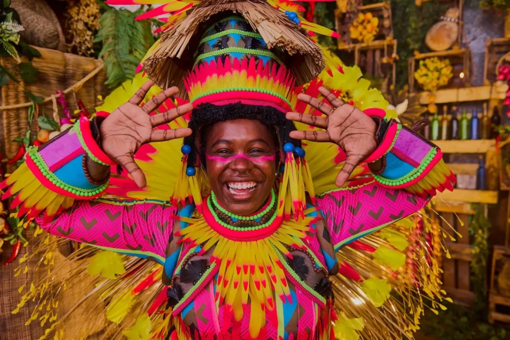 WhatsApp-Image-2025-10-22-at-01.22.54-2-1024x683 Mangueira divulga protótipos das fantasias de suas alas comerciais para o Carnaval 2026