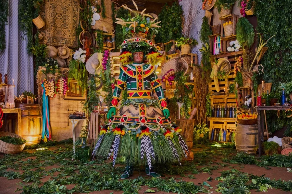 WhatsApp-Image-2025-10-22-at-01.22.55-2-1024x683 Mangueira divulga protótipos das fantasias de suas alas comerciais para o Carnaval 2026