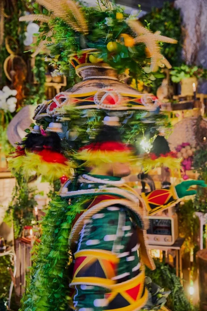 WhatsApp-Image-2025-10-22-at-01.22.56-2-683x1024 Mangueira divulga protótipos das fantasias de suas alas comerciais para o Carnaval 2026