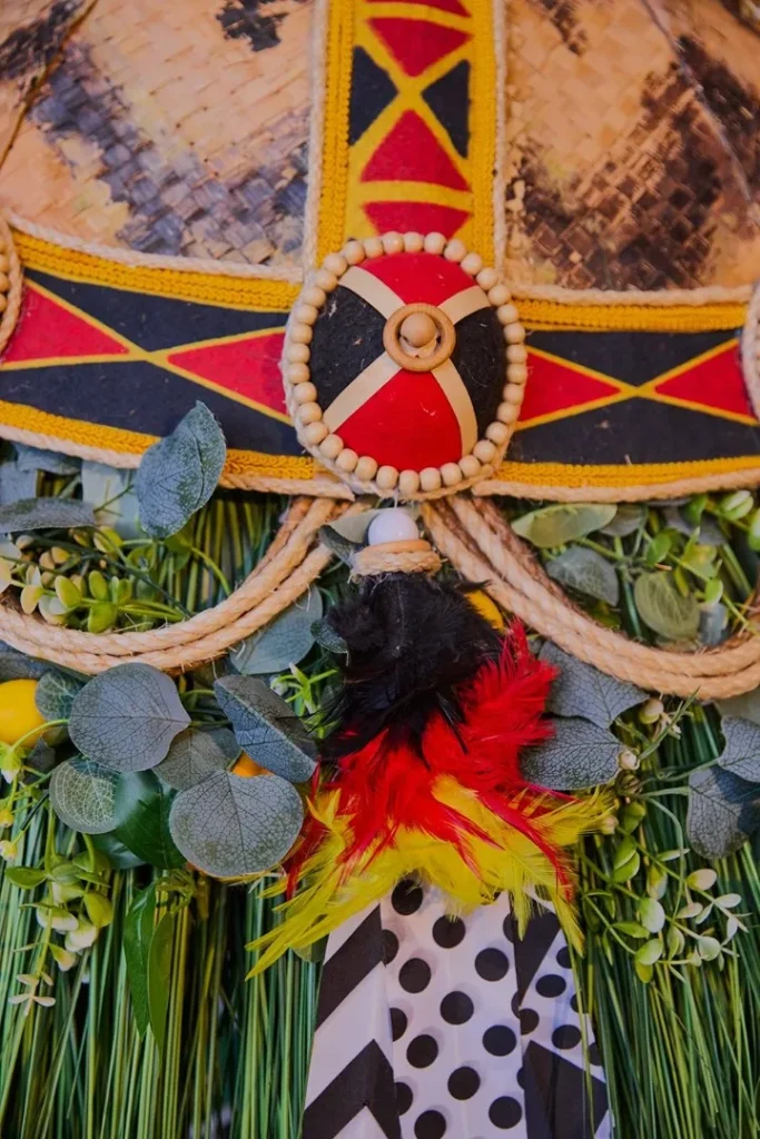 WhatsApp-Image-2025-10-22-at-01.22.57-3-683x1024 Mangueira divulga protótipos das fantasias de suas alas comerciais para o Carnaval 2026