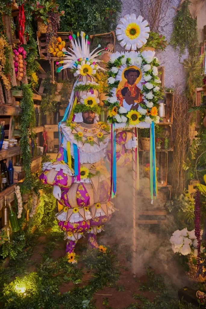 WhatsApp-Image-2025-10-22-at-01.23.01-2-684x1024 Mangueira divulga protótipos das fantasias de suas alas comerciais para o Carnaval 2026