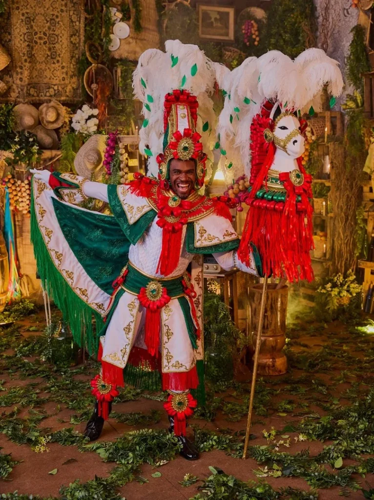 WhatsApp-Image-2025-10-22-at-01.23.01-766x1024 Mangueira divulga protótipos das fantasias de suas alas comerciais para o Carnaval 2026