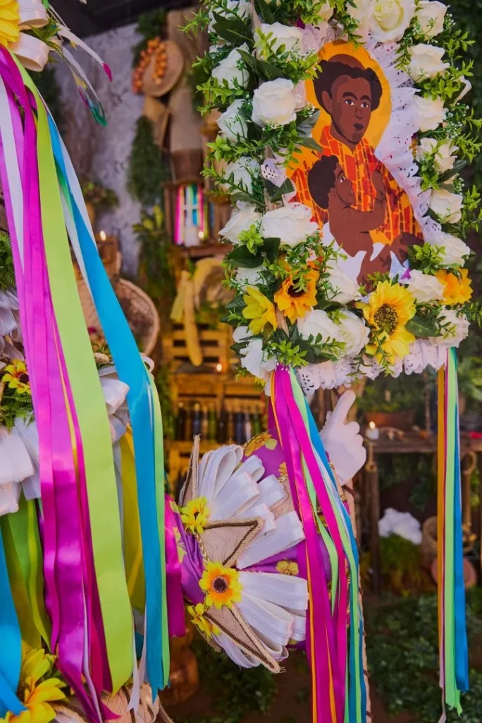 WhatsApp-Image-2025-10-22-at-01.23.03-1-684x1024 Mangueira divulga protótipos das fantasias de suas alas comerciais para o Carnaval 2026