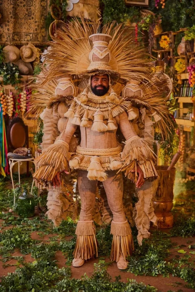 WhatsApp-Image-2025-10-22-at-01.23.03-2-684x1024 Mangueira divulga protótipos das fantasias de suas alas comerciais para o Carnaval 2026