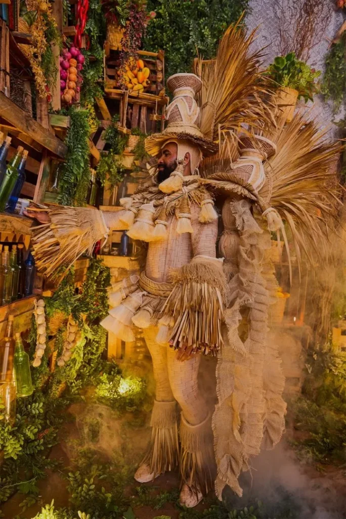 WhatsApp-Image-2025-10-22-at-01.23.04-1-684x1024 Mangueira divulga protótipos das fantasias de suas alas comerciais para o Carnaval 2026