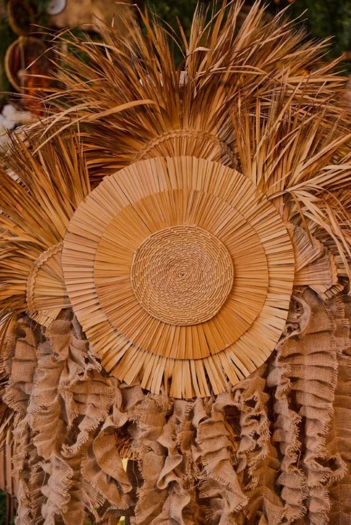 WhatsApp-Image-2025-10-22-at-01.23.04-2-684x1024 Mangueira divulga protótipos das fantasias de suas alas comerciais para o Carnaval 2026