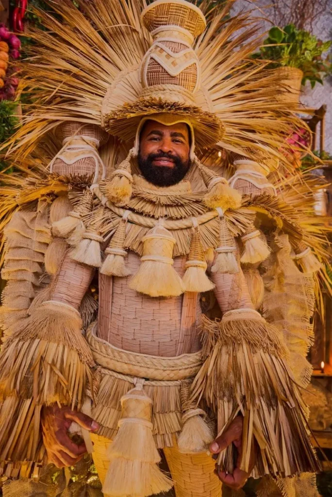 WhatsApp-Image-2025-10-22-at-01.23.04-684x1024 Mangueira divulga protótipos das fantasias de suas alas comerciais para o Carnaval 2026