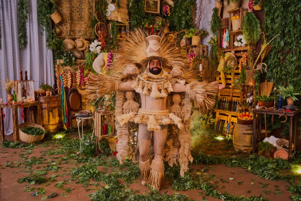 WhatsApp-Image-2025-10-22-at-01.23.05-3-1024x683 Mangueira divulga protótipos das fantasias de suas alas comerciais para o Carnaval 2026