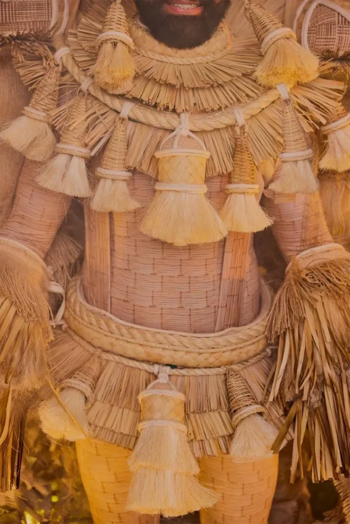 WhatsApp-Image-2025-10-22-at-01.23.05-684x1024 Mangueira divulga protótipos das fantasias de suas alas comerciais para o Carnaval 2026