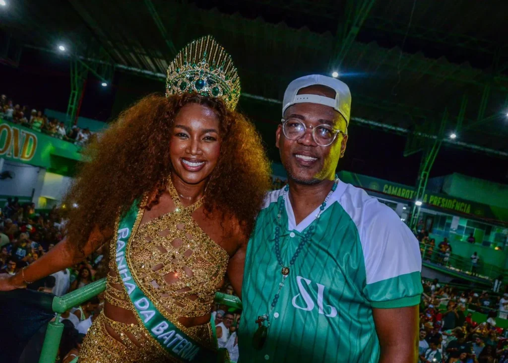 WhatsApp-Image-2025-10-26-at-23.29.20-1-1024x731 IZA é coroada Rainha de Bateria da Imperatriz Leopoldinense