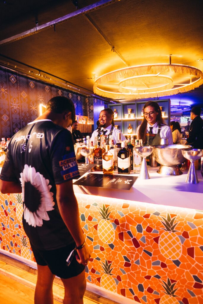 Camarote-Portela-_sexta-13-685x1024 CARNAVAL 2026: Camarote Portela terá Diogo Nogueira, Xande de Pilares, Revelação, MARVVILA e muito mais!