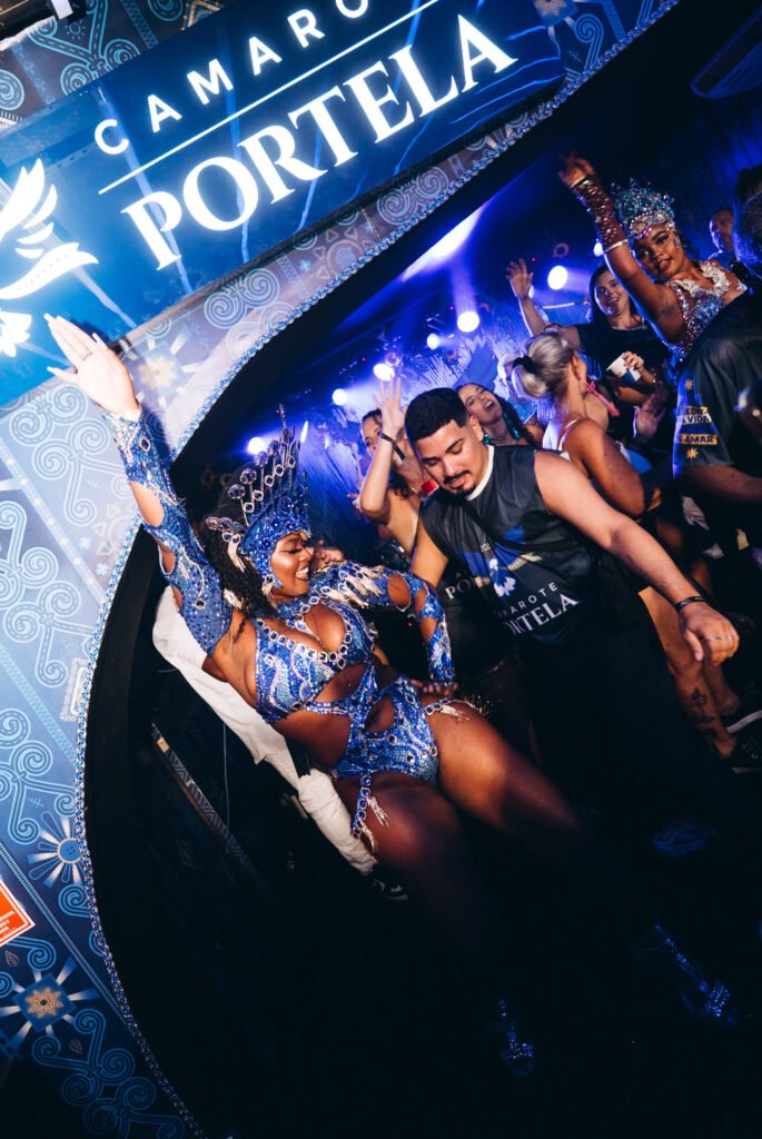 Camarote-Portela-_sexta-228-685x1024 CARNAVAL 2026: Camarote Portela terá Diogo Nogueira, Xande de Pilares, Revelação, MARVVILA e muito mais!