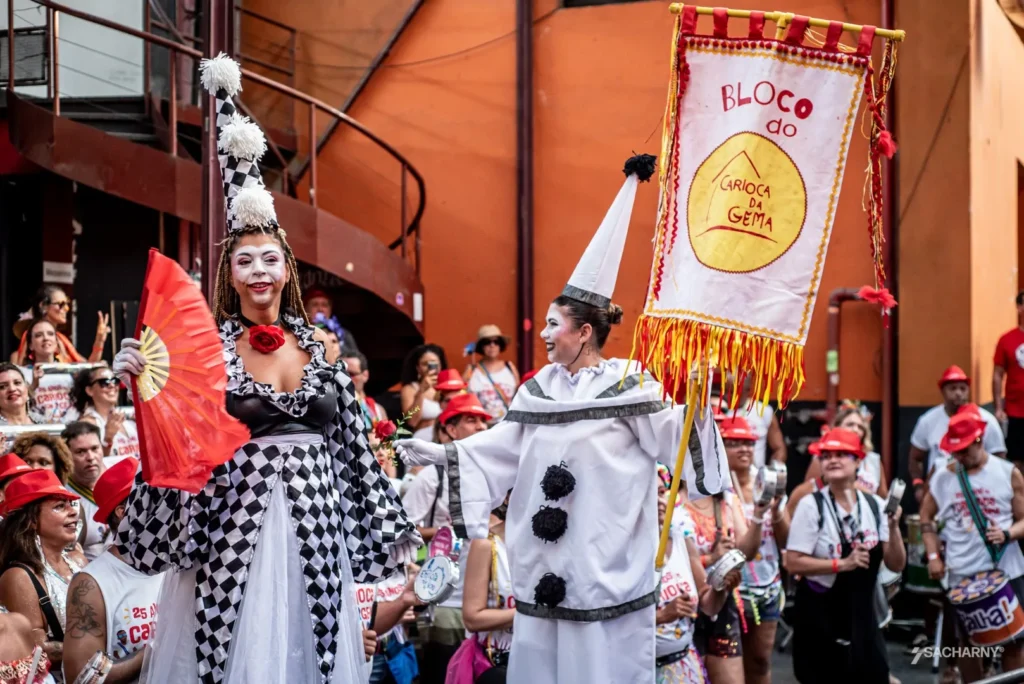 Bloco-Carioca-da-Gema_Divulgacao-1-1024x684 Bloco Carioca da Gema leva samba, tradição e estrutura aos Arcos da Lapa no sábado de Carnaval
