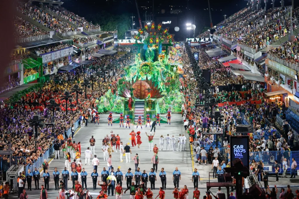 RT-ESTACIO-DE-SA-ESCOLA-6533-1024x683 Série Ouro 2026 tem ingressos esgotados e garante Sapucaí lotada mais uma vez