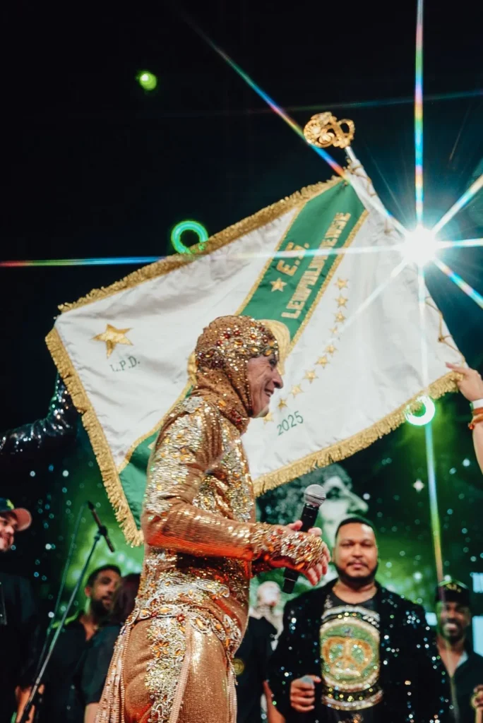 WhatsApp-Image-2026-02-05-at-00.07.03-684x1024 Noite Camaleônica! Com participação especial de IZA, Imperatriz Leopoldinense e Ney Matogrosso celebram Carnaval 2026 com show do cantor no Vivo Rio