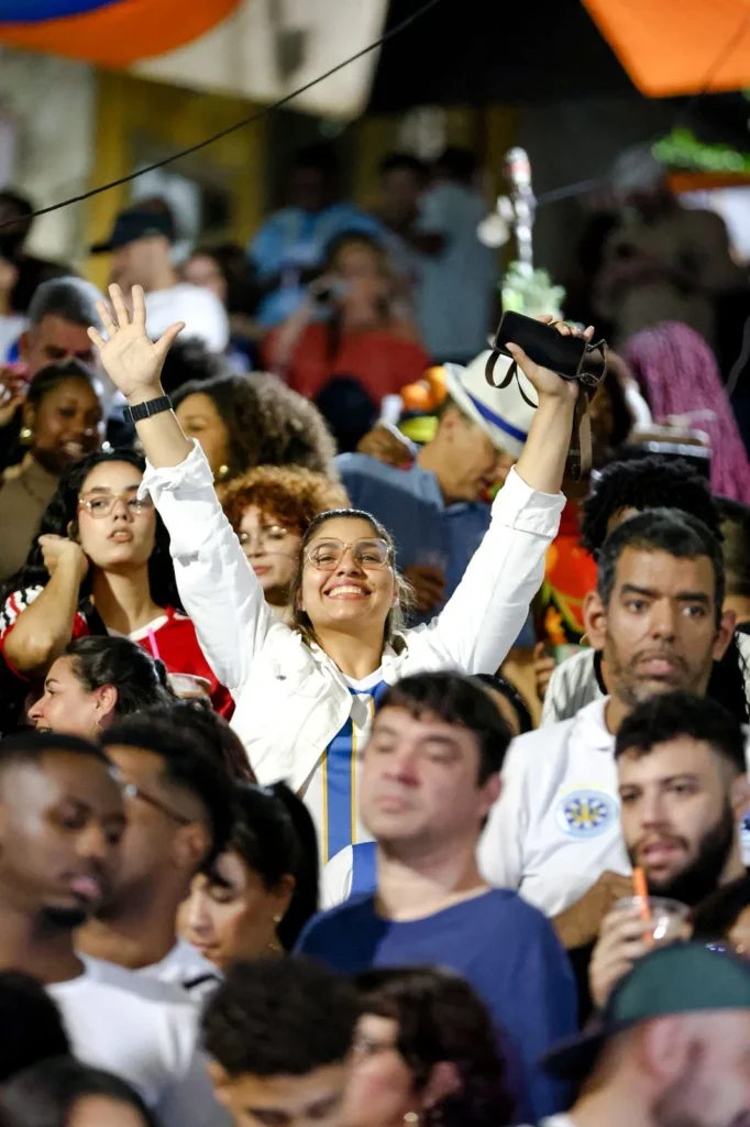 pedradosal1-682x1024 Unidos de Vila Isabel encerra temporada de Carnaval 2026 com ensaio simbólico na Pedra do Sal